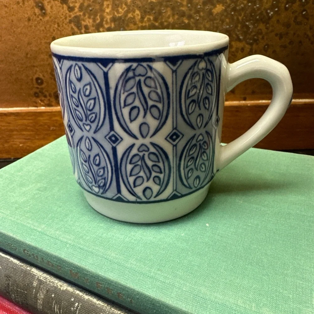 Williams Sonoma Grande Cuisine Blue White Leaf Mug